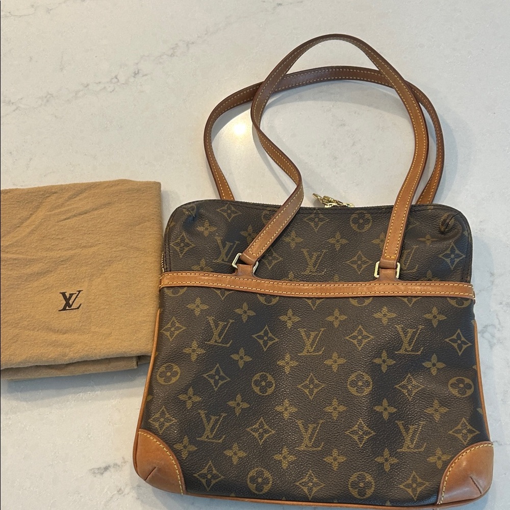 Good Condition 💯 Authentic Louis Vuitton Classic Brown Monogram Shoulder Bag